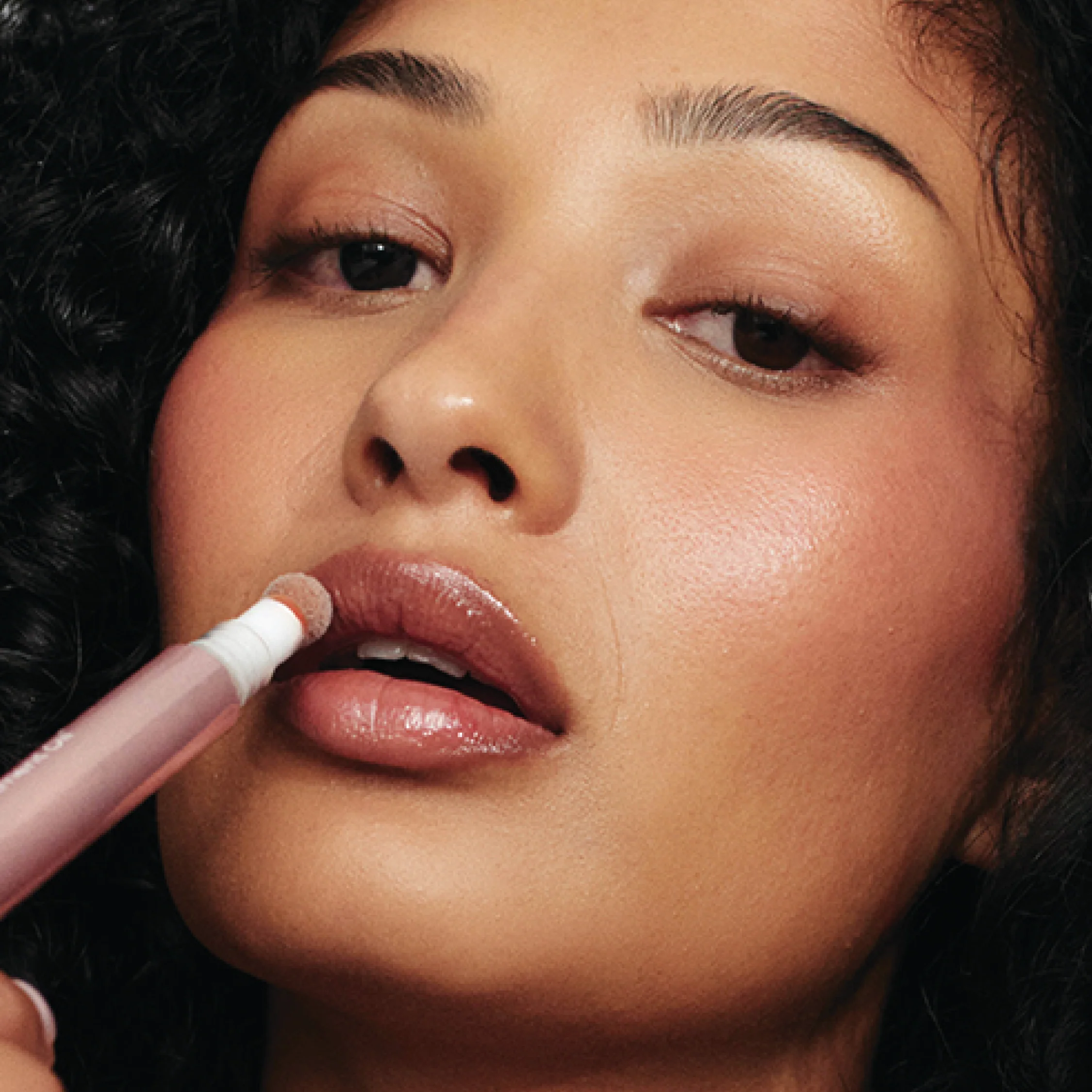 Glow Lip Plump 4-in-1 Treatment Oil - Image 15